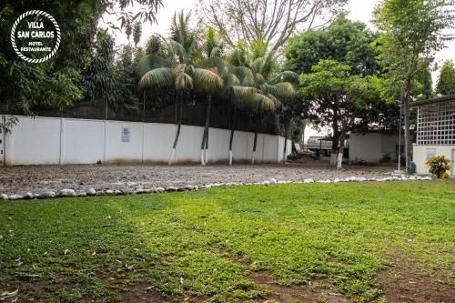 Kert, Villa San Carlos in Retalhuleu