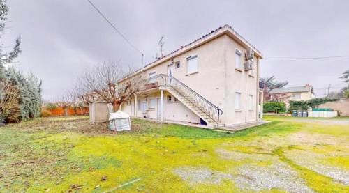 Light T 3 air conditioning Two balconies Toulouse in Angely