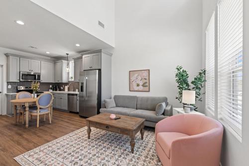 NEW Vermillion House KING Bd Cajun Luxury Book Now