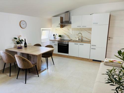 virtuve, Apartment Aurora in Hrvatini