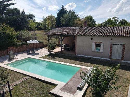 Peldbaseins, Gîte du Faon - 2 à 6 personnes (Gite du Faon - 2 a 6 personnes) in Latrape