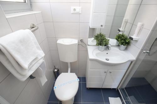 Double or Twin Room with Balcony image 6