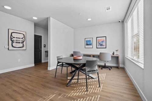 Executive Deluxe Apt, Workspace & Free Parking Executive Deluxe Apt, Workspace & Free Parking