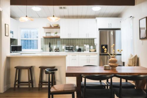 City Oasis - Entire Designer House - Near Disneyland in 哈仙達崗