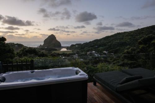 附近景點, The Little Louise's Luxury Romantic Retreat with Iconic Piha Views in 皮哈