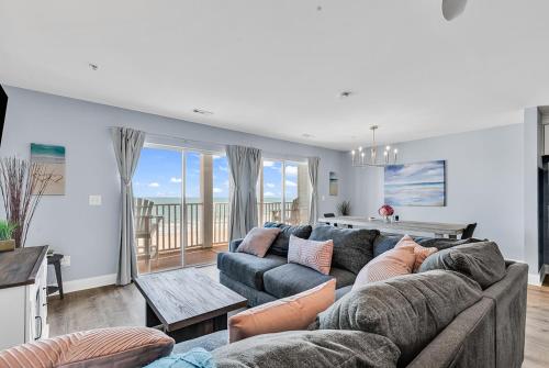 Luxurious 7BR Oceanfront Condo image