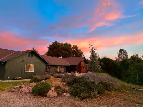 Yosemite & Bass Lake 3 Acres, Pool, Game Room, Stunning Views