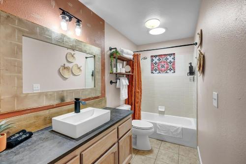 Yosemite & Bass Lake 3 Acres, Pool, Game Room, Stunning Views