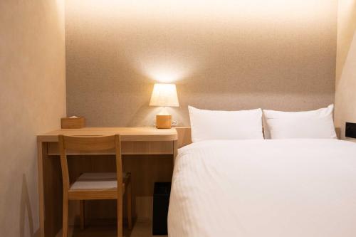 Economy Double Room image 5