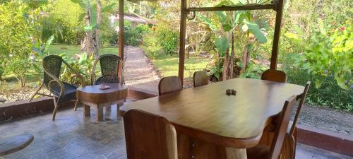 Cabinas Los Tucanes in กาอุยตา