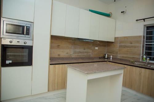 One-Bedroom Apartment image 10