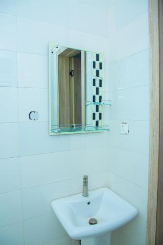 Entire House on Orchid Road Lekki - image 2