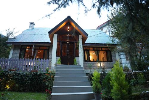 Rosette Cottage by EdenHomes