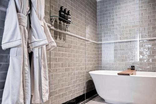 Kupaonica, The Grand National Hotel by Saint Peter in Paddington