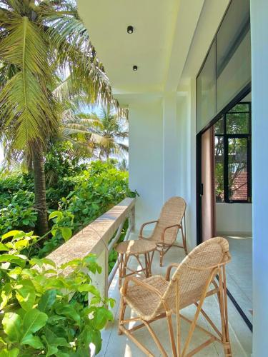 Lotus Surf House in Midigama Beach