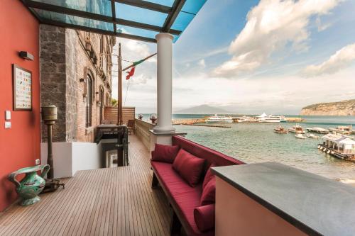 Yacht Club Capo Cervo Suites B&B – Sorrento, CO