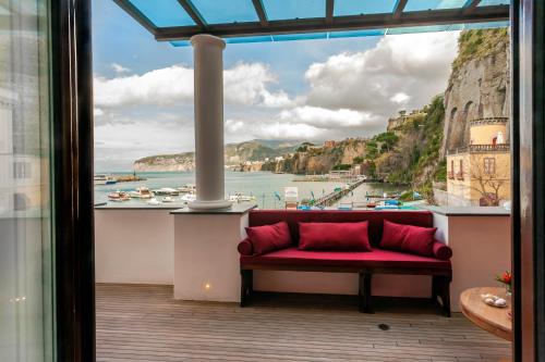 Yacht Club Capo Cervo Suites B&B – Sorrento, CO