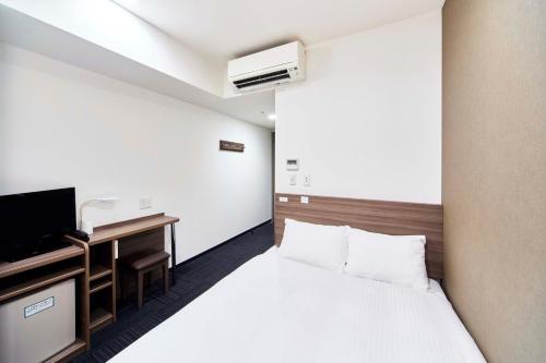 Double Room - Non-Smoking  image 6