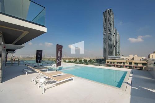 Chic & Serene 1br Apt Balcony, Pool & Parking, Dubái