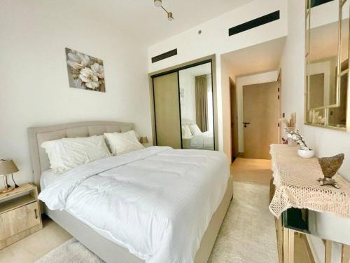 Chic & Serene 1br Apt Balcony, Pool & Parking, Dubai (foto 2)