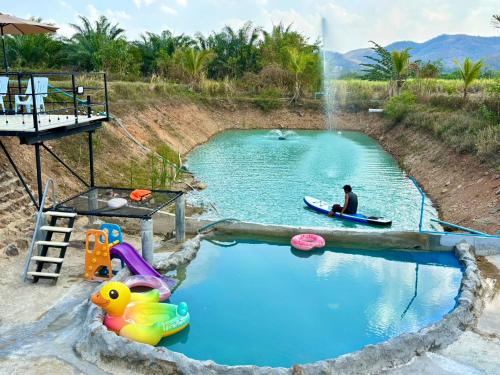 Swimming pool, วิวเขาฟินเวอร์ in Dan Chang