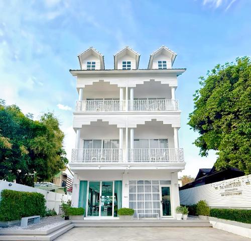 The White House Rachamankha