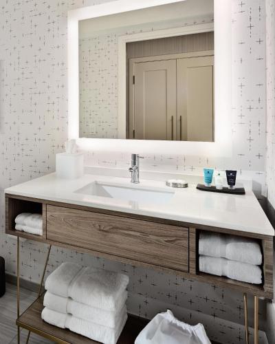 One-Bedroom King Suite