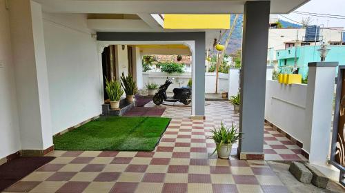 المرافق, Mahalakshmi Residency in Maruthamalai