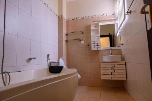 3 Bed Luxury Condo in Lubowa - image 5