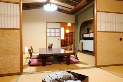 Kappo Ryokan Shiroyama和室　デラックス