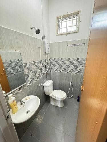 Łazienka, Dom ( m²) w okolicy Pengkalan Chepa z 3 sypialnią/ami i 2 łazienką/ami (ADA Homestay Senak) in Bachok