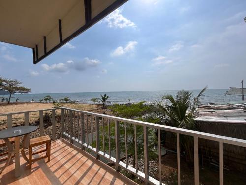 Tchin tchin Guesthouse in Lonely Beach