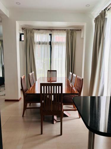 One-Bedroom Apartment image 5