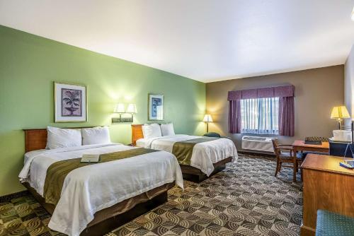 2 queen beds