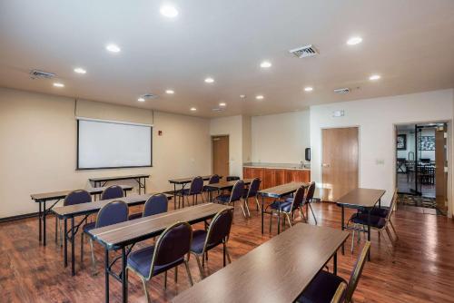 Quality Inn & Suites Hannibal - image 9