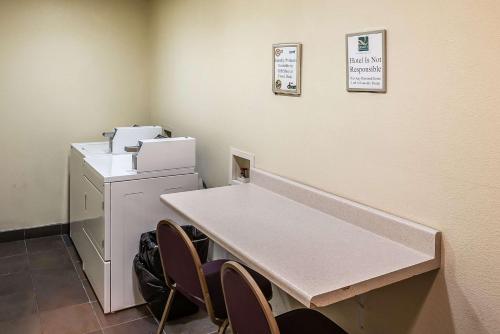 Quality Inn & Suites Hannibal - image 6