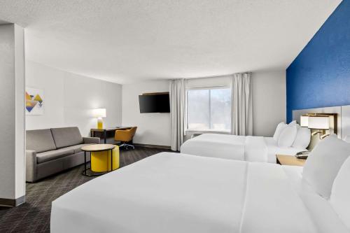 Comfort Suites Salem-Roanoke I-81 - image 11