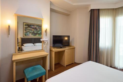 Iris Hotel - image 10