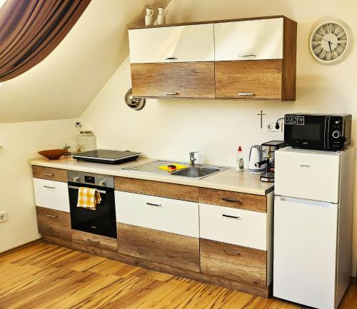 Jarina Apartman Aranyhíd (Jarina Apartman Aranyhid) in Balatonalmádi