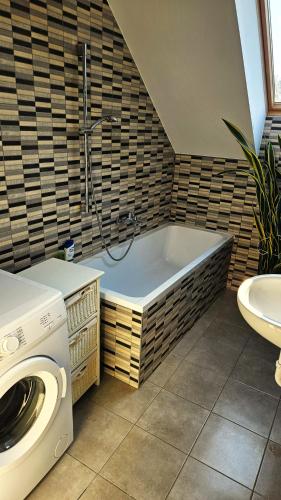 Fürdőszoba, Jarina Apartman Aranyhíd (Jarina Apartman Aranyhid) in Balatonalmádi