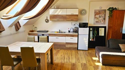 Létesítmények, Jarina Apartman Aranyhíd (Jarina Apartman Aranyhid) in Balatonalmádi