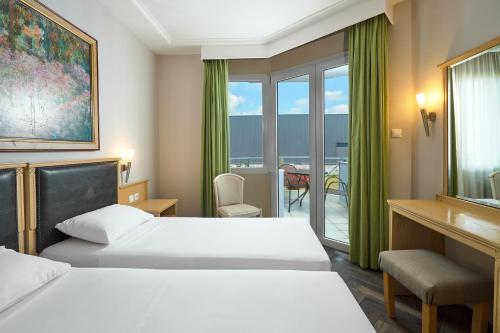 Iris Hotel - image 6