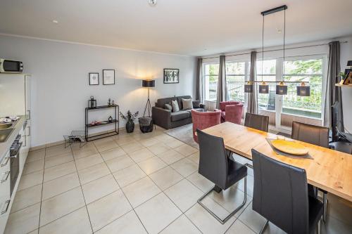 Apartment with Garden View