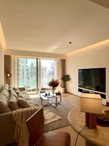 Sunny AbodedingyuanD Newly renovated near Xintiandi and Tianzifang, Шанхай