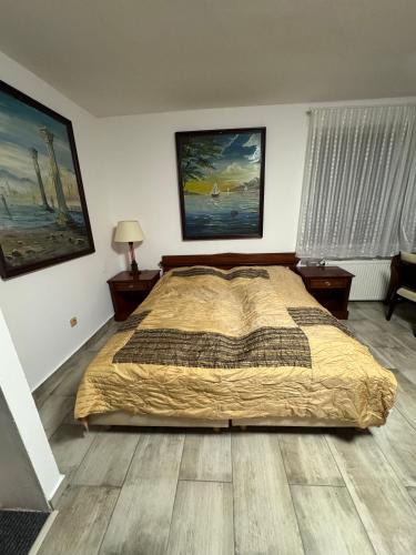 2 twin beds
