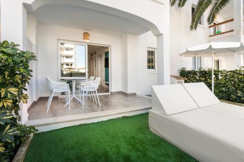 شرفة/ تراس, شقق ألكوديا غاردن الفندقية (Alcudia Garden Aparthotel) in الكوديا