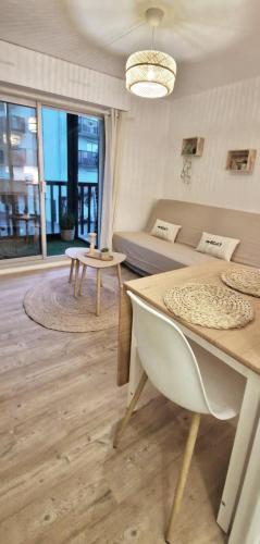 Appartement cosy avec balcon 4 personnes max in Віллєр-сюр-Мер