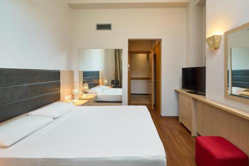 Iris Hotel - image 13