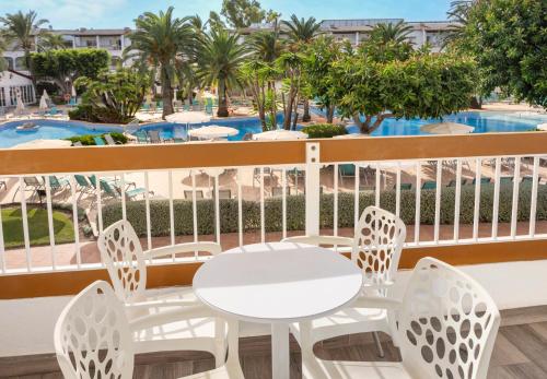 شرفة/ تراس, شقق ألكوديا غاردن الفندقية (Alcudia Garden Aparthotel) in الكوديا