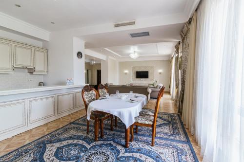 Park Hotel al Bustan in Shymkent